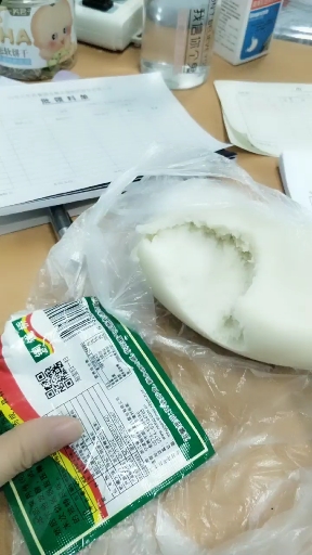 吃不起肉了, 馒头配榨菜了
