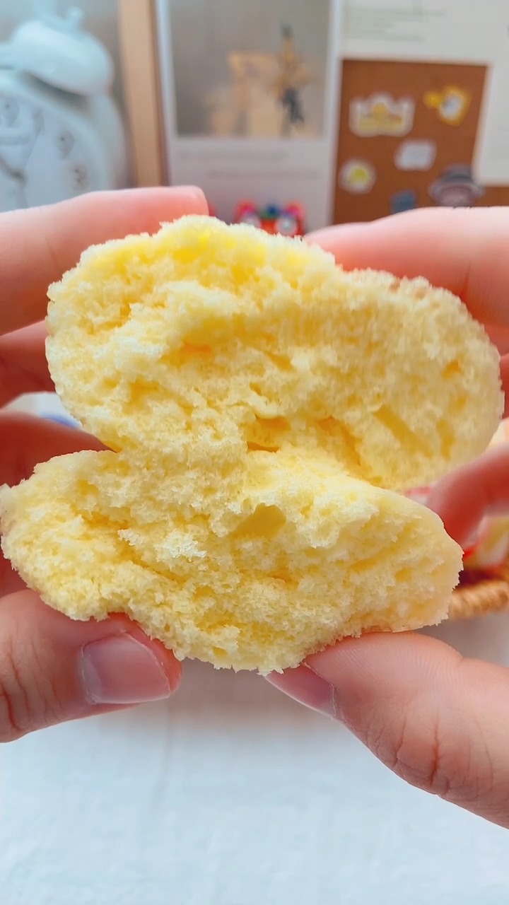 #蛋糕#糖分减少四分之一的淡糖款港荣蒸蛋糕,好吃无负担。