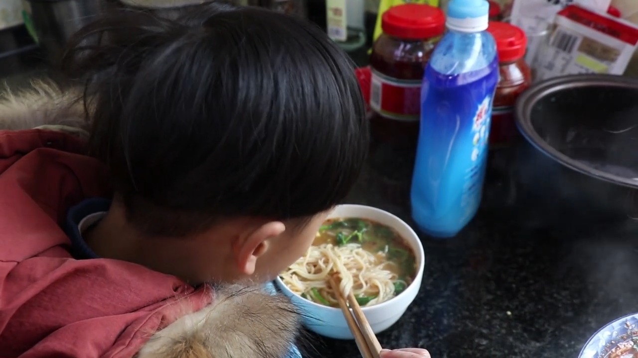 炸酥肉怎么做才好吃?四川师傅教你小诀窍,炸出来酥脆可口特美味 #美食