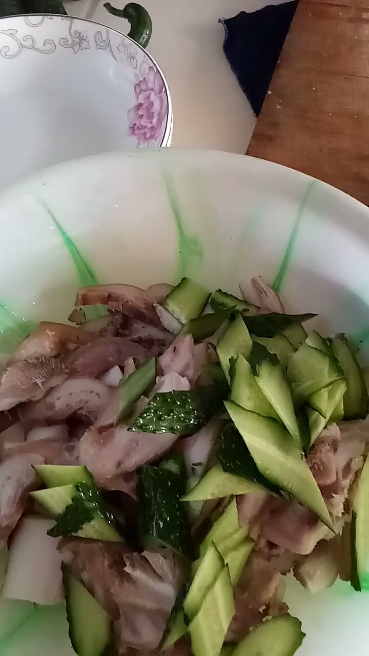 黄瓜拌猪头肉
