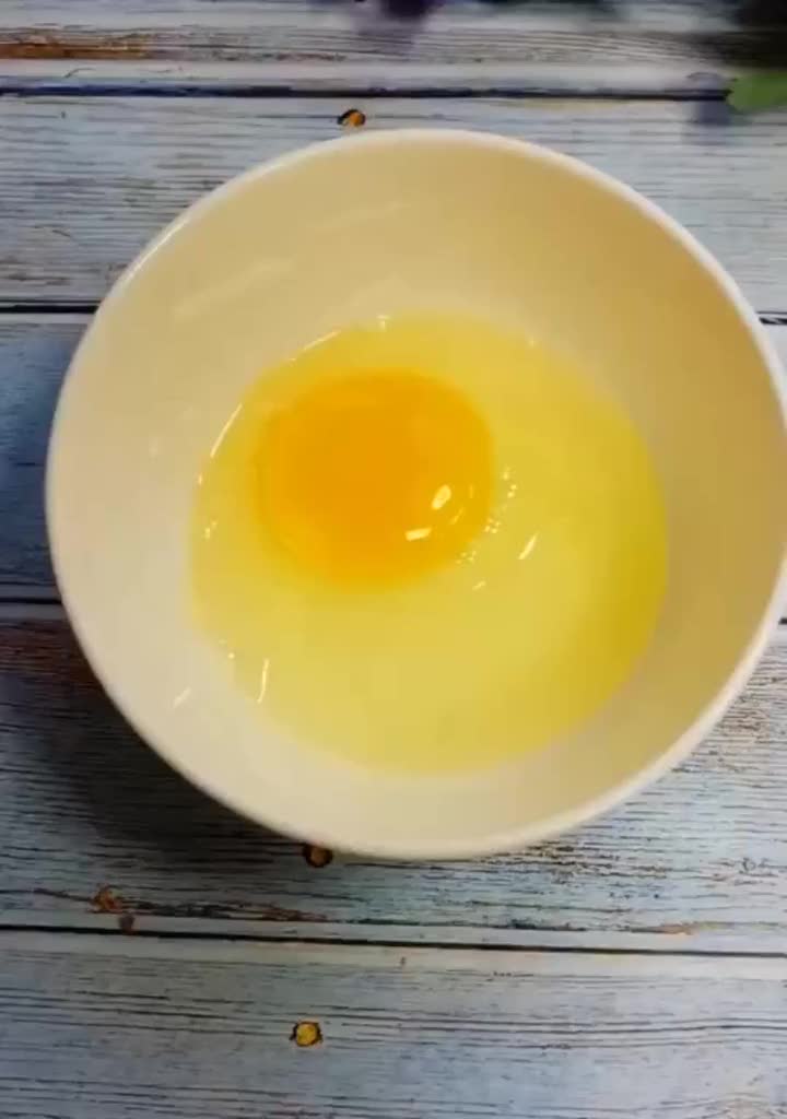 只需要两分钟就可以做好的吐司肉松卷,当早餐吃,那叫一个爽啊