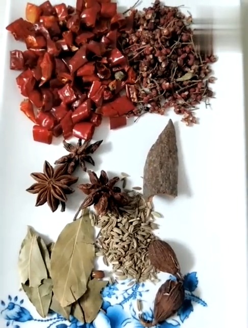 在家就能做的农家大盘鸡,做法简单,谁还出去买的吃