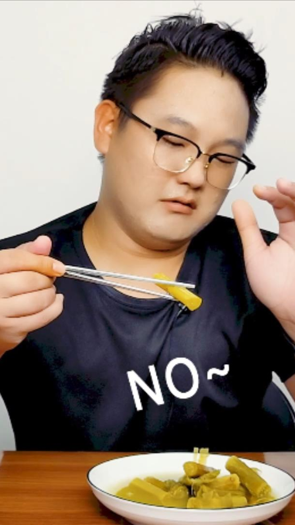 舌尖上的美食推荐 巨臭的浙江霉苋菜梗 你敢吃吗?