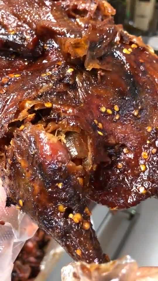 哇这酱板鸭好好吃馋到我了
