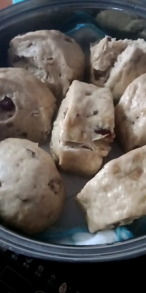 自做的红糖馒头,红枣,葡萄干,核桃,