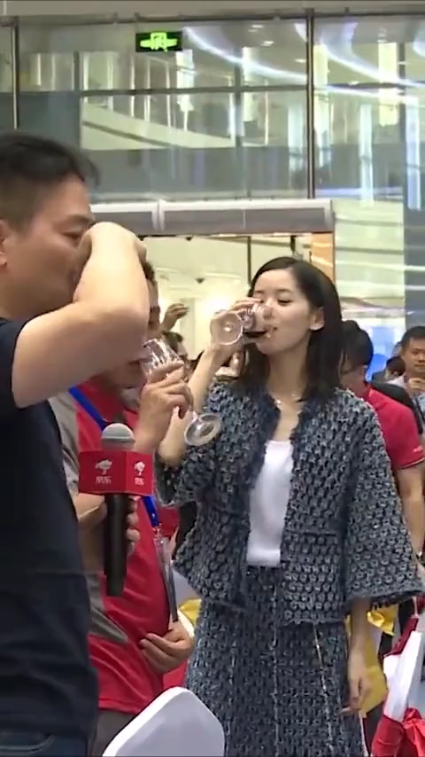 确认过眼神,大强子是对的人,奶茶妹妹这个崇拜啊! ,满满的幸福～刘强东挺住!