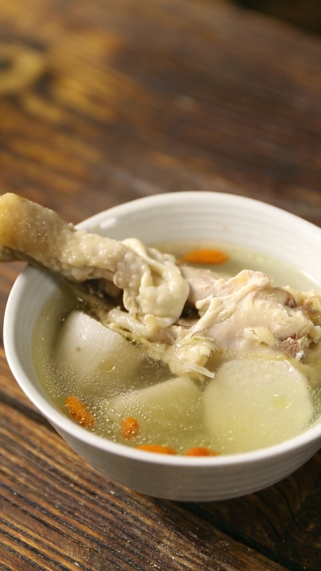 #美食#鲜嫩可口的山药鸡汤,滋补健康又养生。补气又不长肉,赶快学起来!