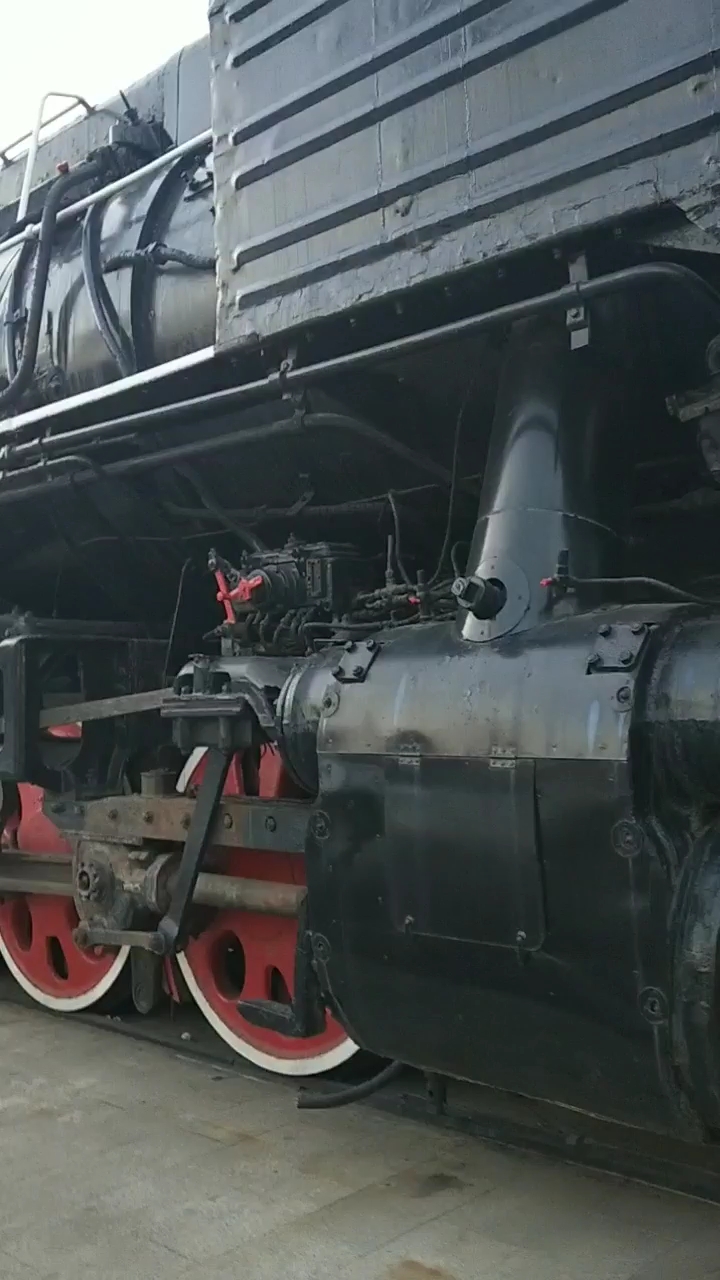 大同机车厂累计制造蒸汽机车5571台,1988年最后一台机车出厂,进入内电时代。