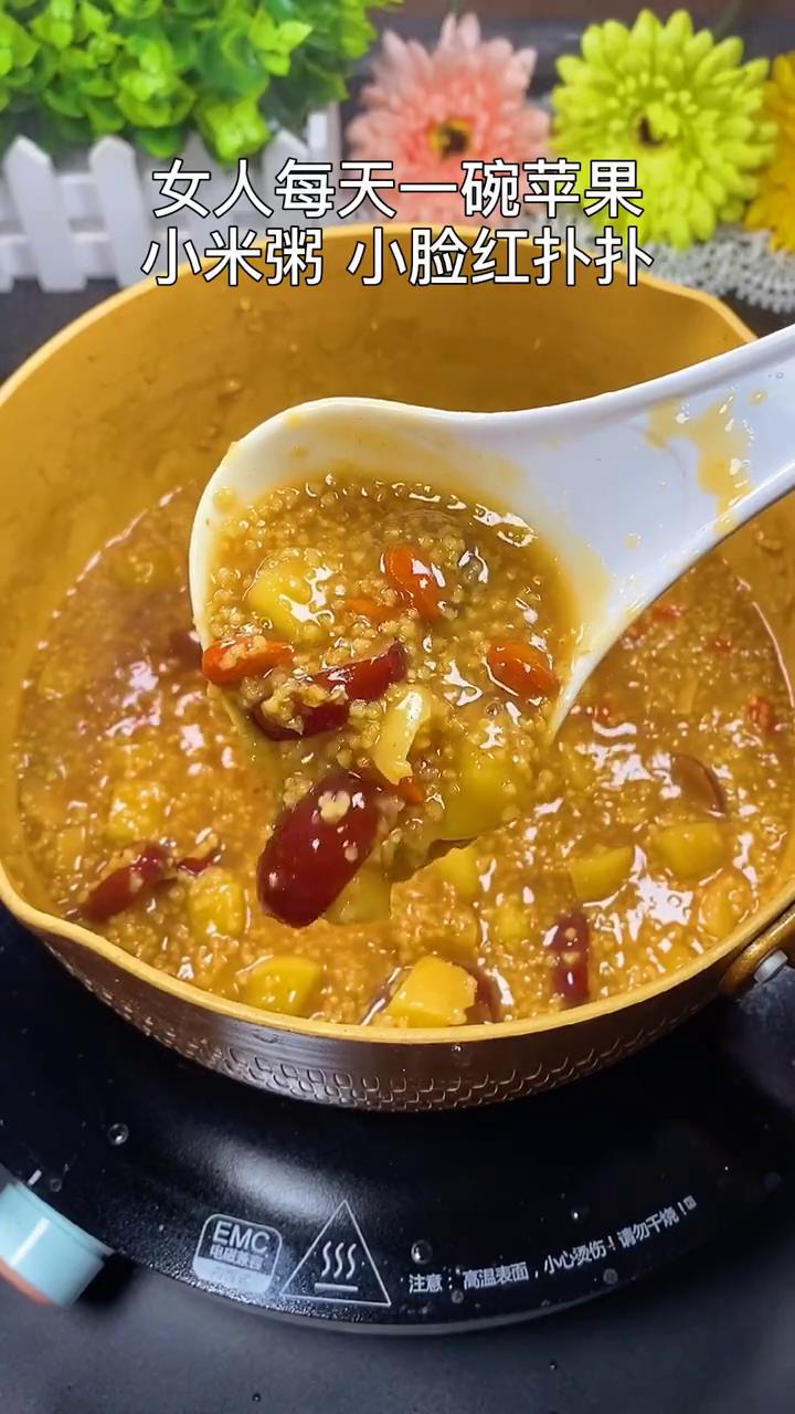 每天一碗苹果红枣小米粥,小脸红扑扑#小米粥ovo #喝出好气色 #美食趣胃计划 @+小助手