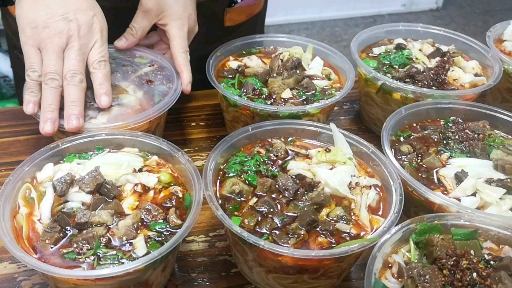 贵州金香林遵义羊肉粉培训总店,顾客吃完后赞不绝口,十碗打包带回家