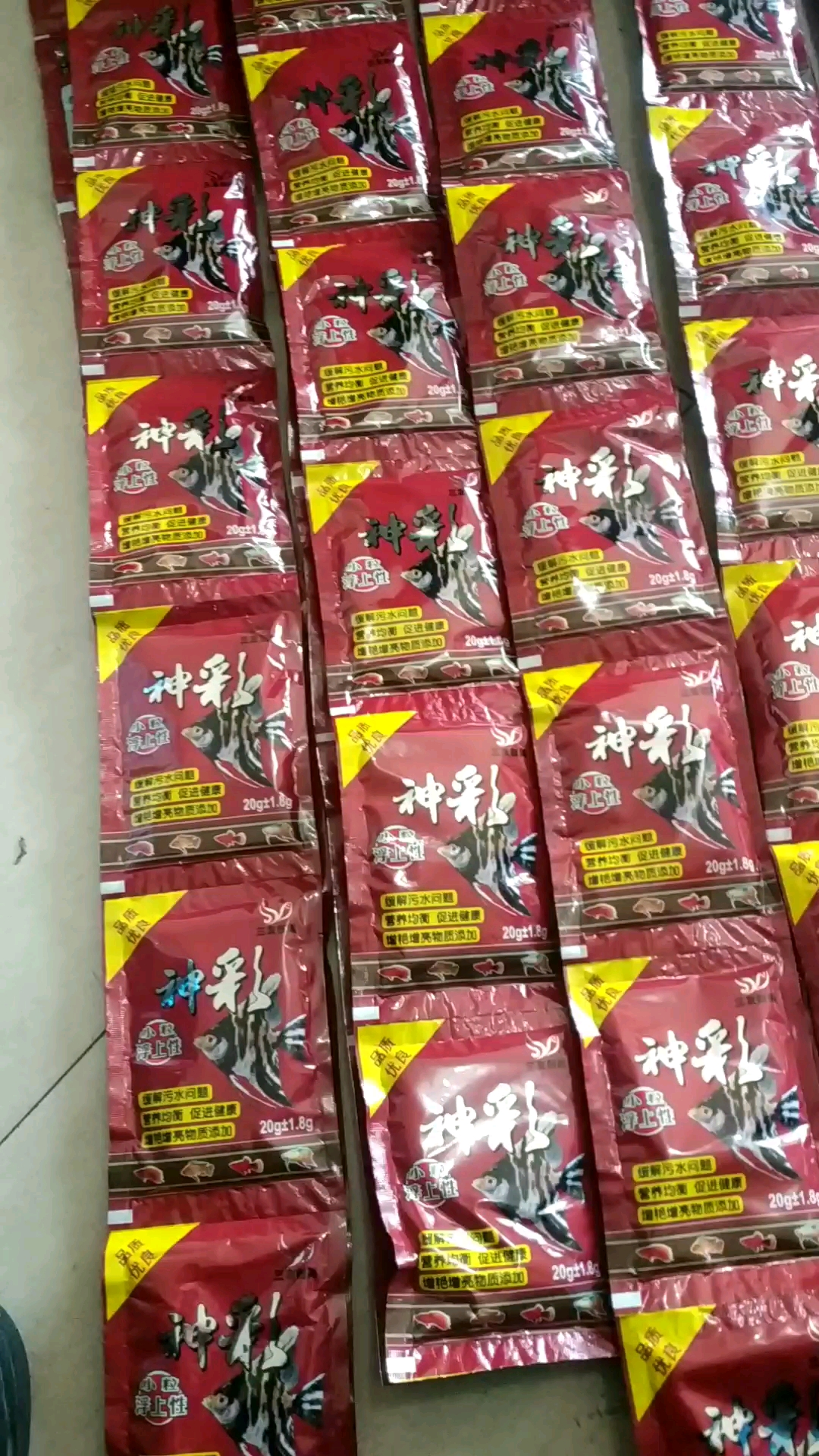 《看我这神彩鱼粮属实给力》