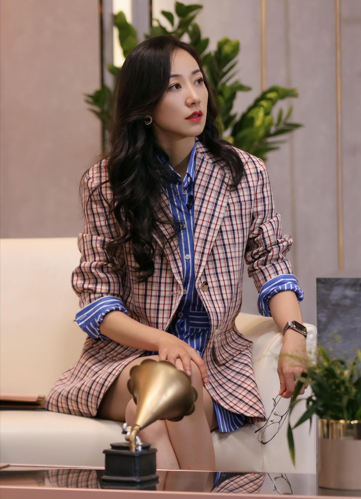 韩雪《声临其境》优雅剧照,知性穿搭好精致,和贾乃亮配音太强大