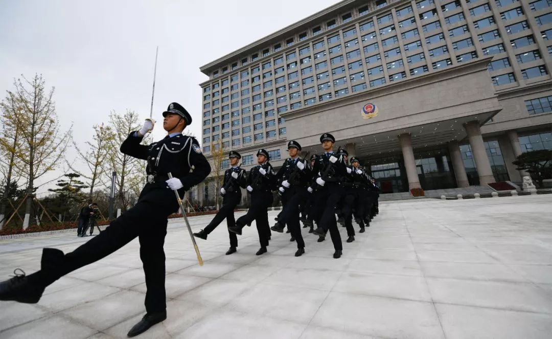 【不忘初心·牢记使命】山西省公安厅在办公新址隆重举行升国旗仪式!