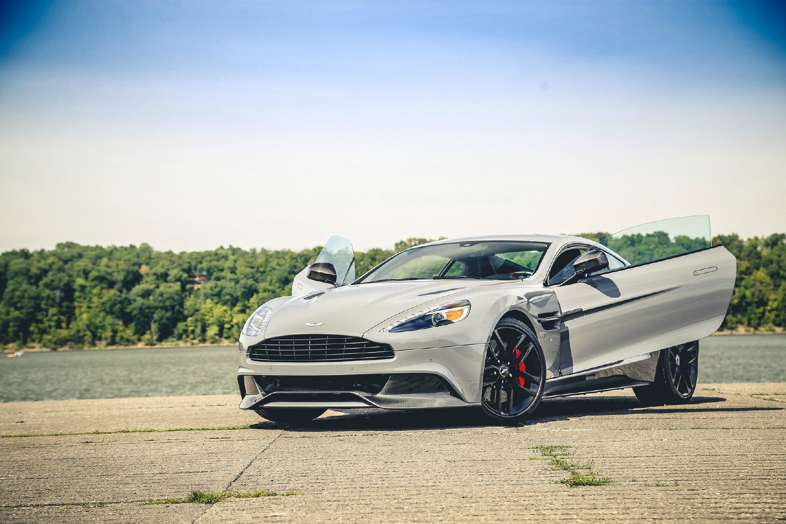 个人认为最帅的阿斯顿马丁车型,水泥灰vanquish!