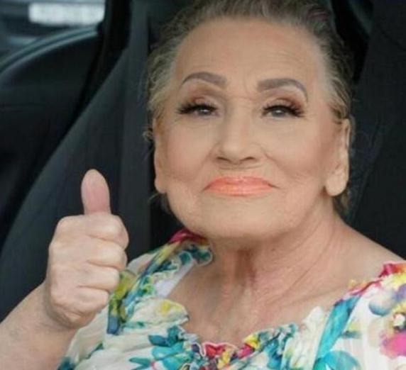 地铁老奶奶因精致妆容,意外走红