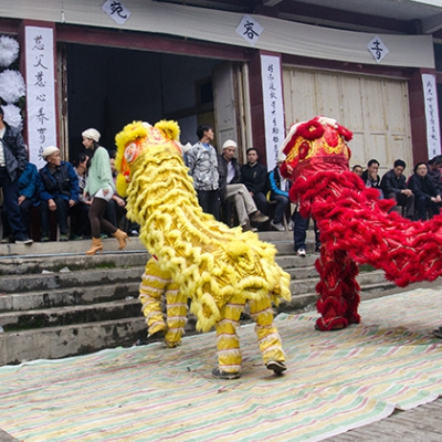 土家族老人去世,葬礼当成庆典办,越是热闹孝家感到越风光