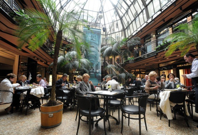 glockenspiel咖啡店,坐落在玛丽恩广场边上,主营咖啡以及简餐,早,午