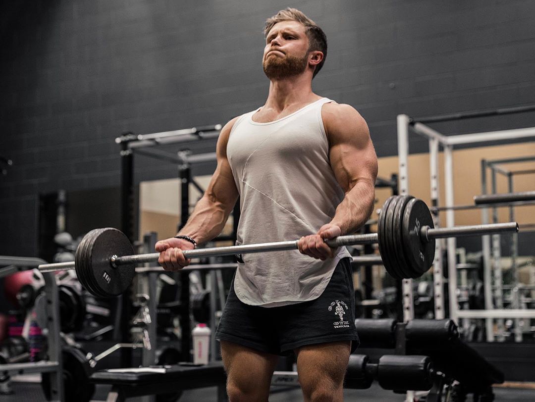 肩臂组合训练计划,增强上肢力量围度,控制节奏打造强壮臂膀