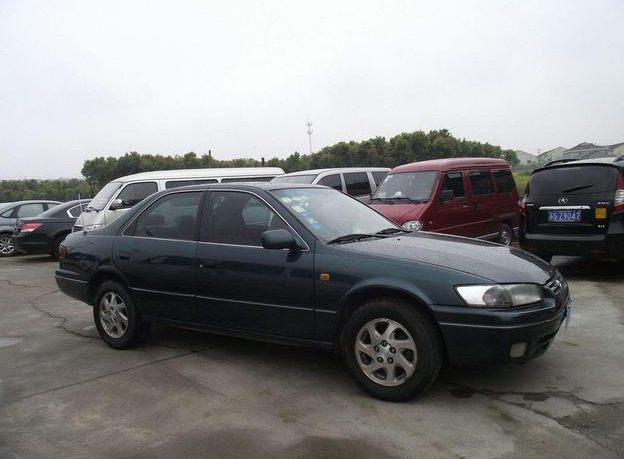 94年的丰田佳美,到现在还能继续行驶,车主:卖掉或报废都舍不得