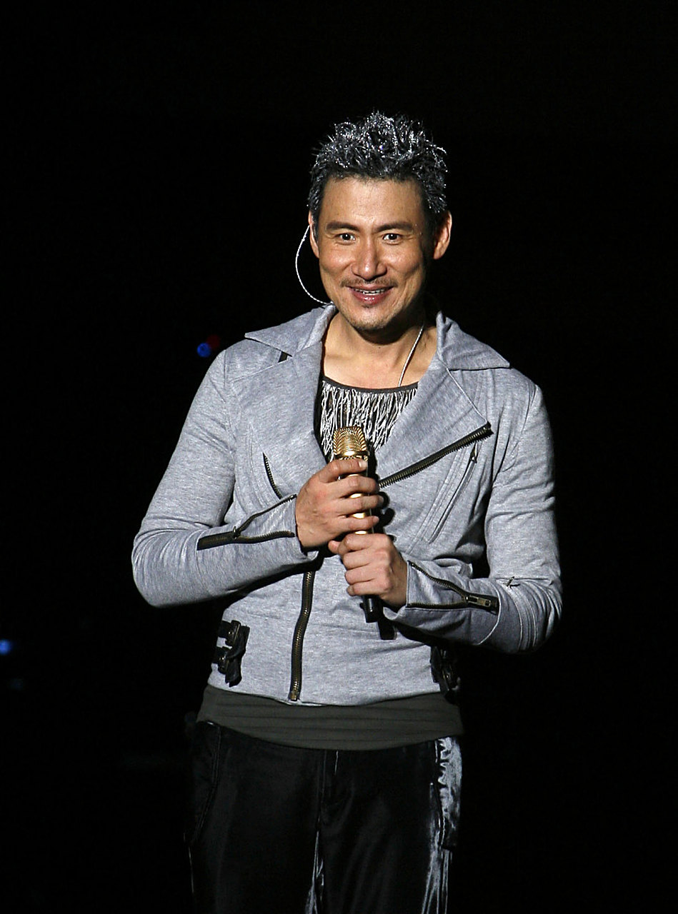 未开口传出人声张学友要求再唱#   张学友是著名的香港歌手,以其成