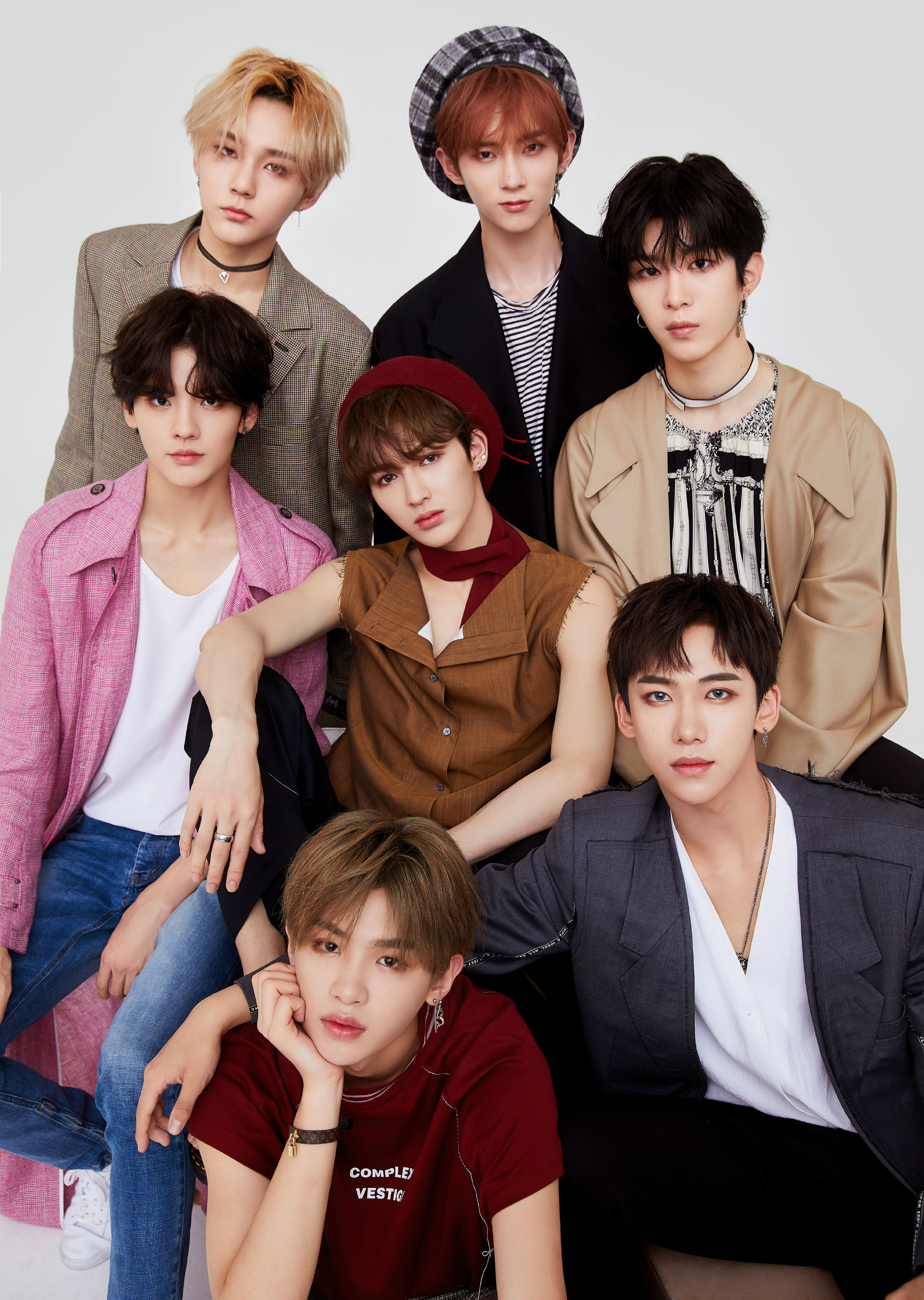 乐华七子出道前后照对比,从青涩到成熟,谁的变化最大?