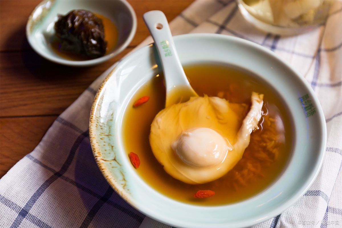 早餐吃鸡蛋和蜂蜜水(早餐吃鸡蛋和蜂蜜水哪个先吃好一点呢)