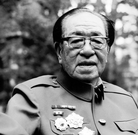 这位开国中将为何两次差点被错杀?又是哪位大人物两次冒险相救?