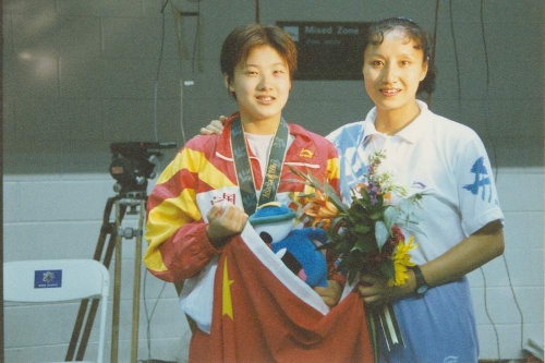 前中国跳水队于芬近况 现担任清华跳水队主教练 与伏明霞关系密切