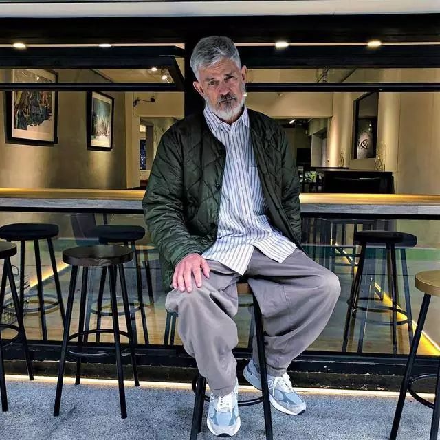 来自澳洲的超潮爷爷vernon,再次证明帅气不受年龄限制!