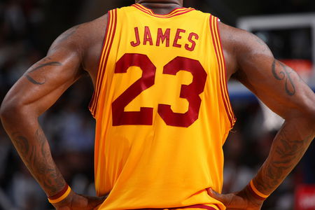 nba历史上最贵的5件球衣,詹皇球衣未上榜,现役只有他的球衣最贵