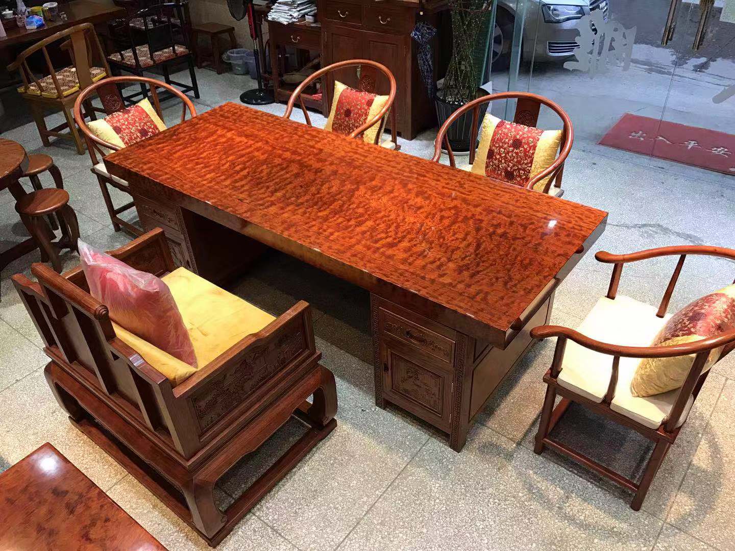 巴花大板办公桌应该这样搭配!