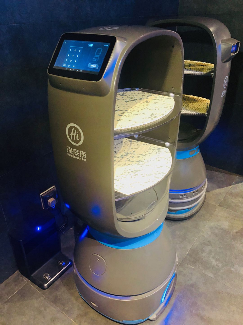 我在海底捞的机器人堆里吃了顿饭,造价1.5亿的新店有什么不同?