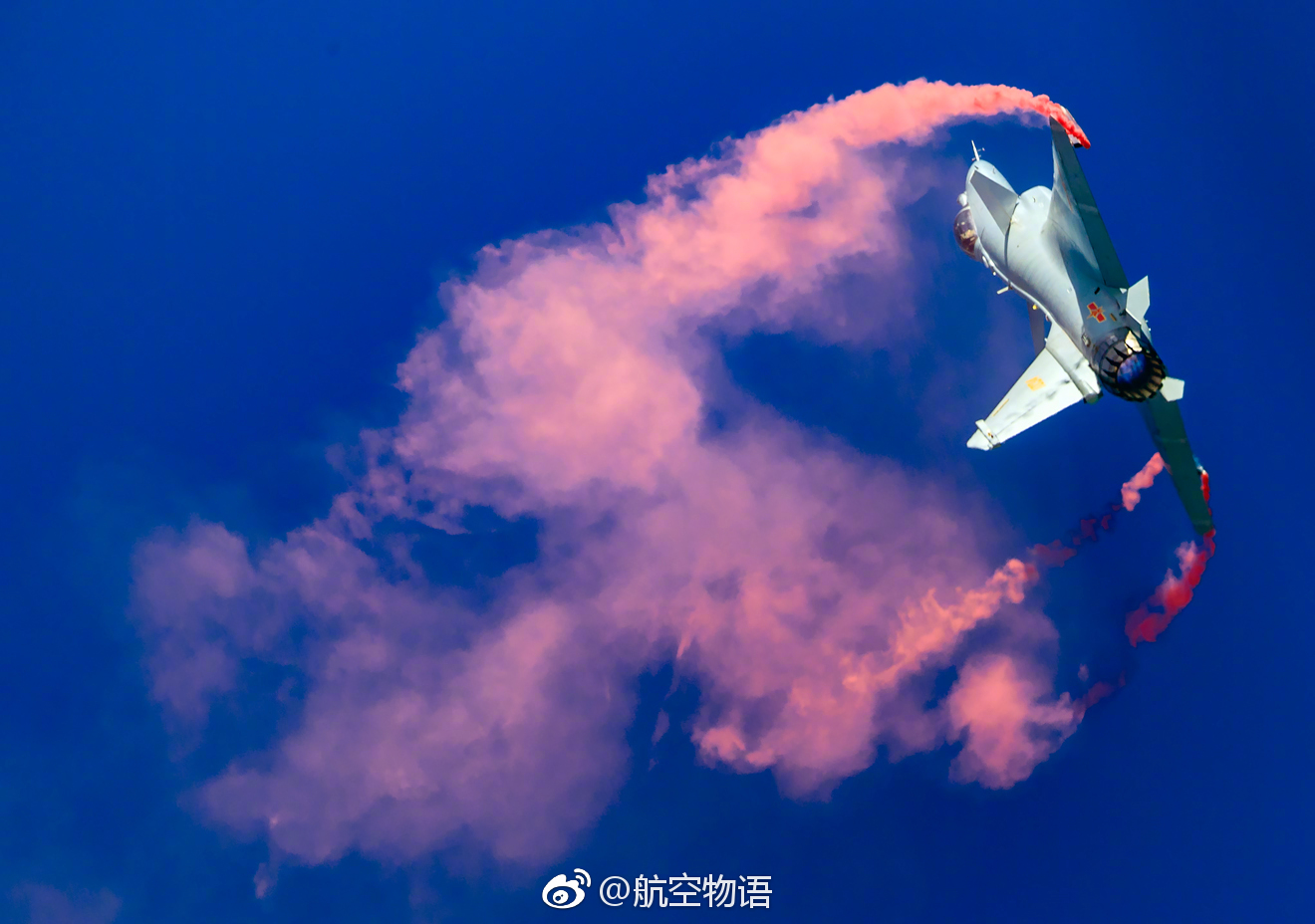 歼-10b与矢量发动机在珠海航展,逆天机动飞行表演高清图集!