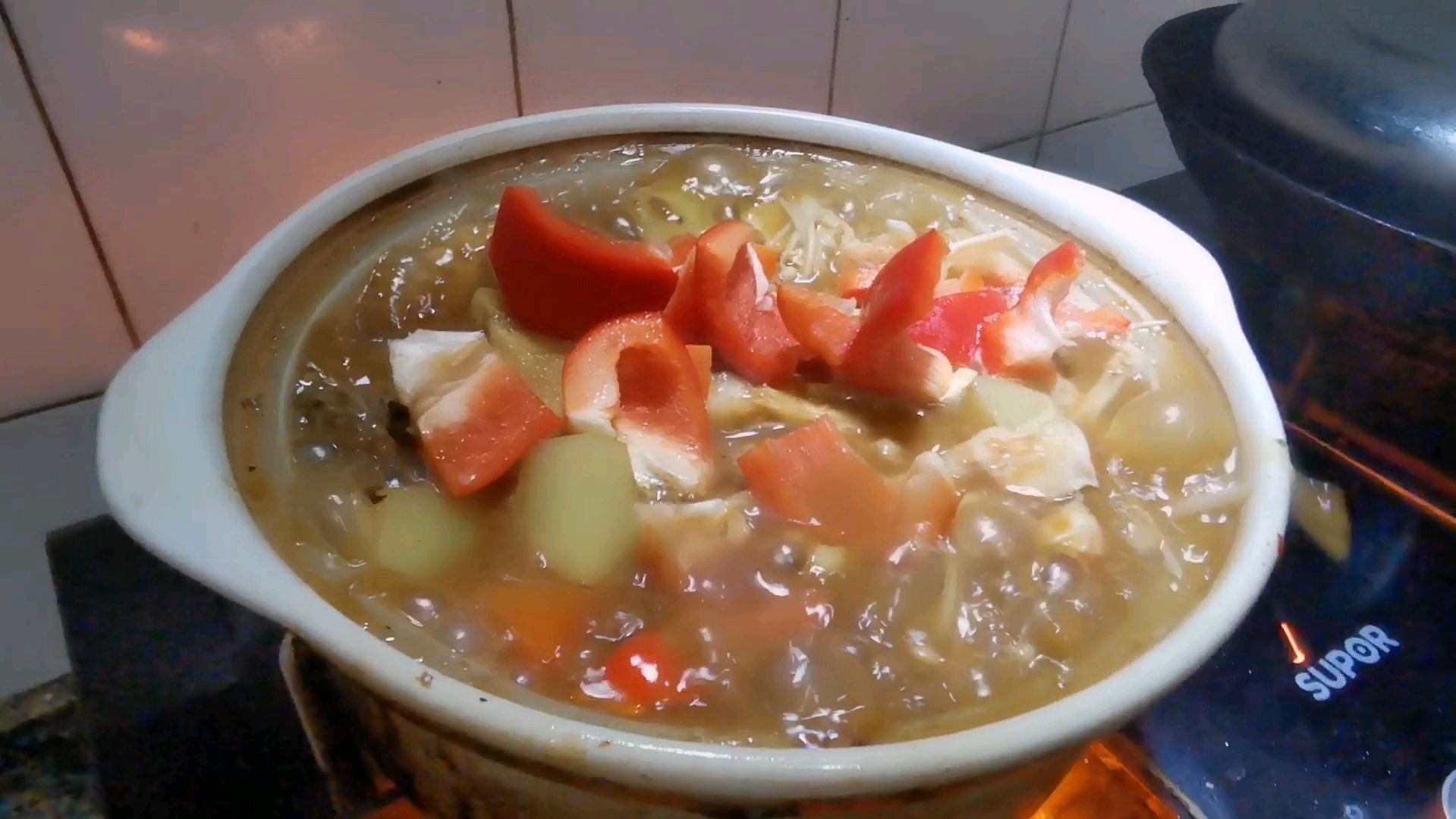 小霞教你家常版黄焖鸡,汤鲜味美,配上两大碗米饭吃了一大锅