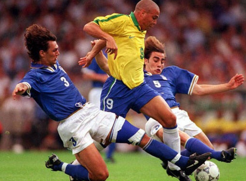 年轻球迷也许不能理解,但这些才是足坛最经典的画面!