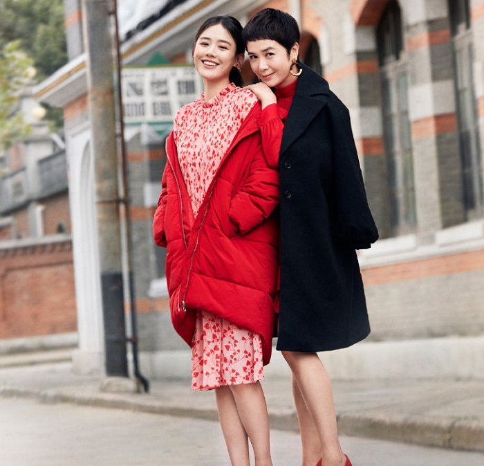 50岁的蒋雯丽,气质真没得挑,跟30岁的马思纯站一起毫不逊色