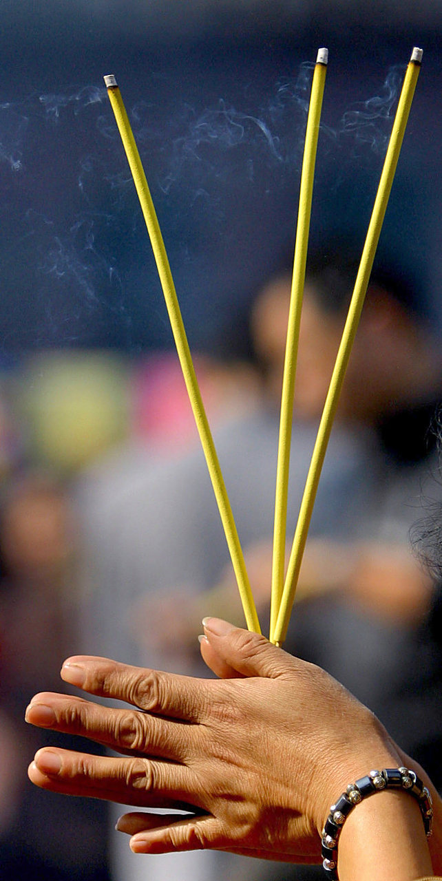 作为一名潮汕人,现在还记得,每月的初一,十五都要拜神.