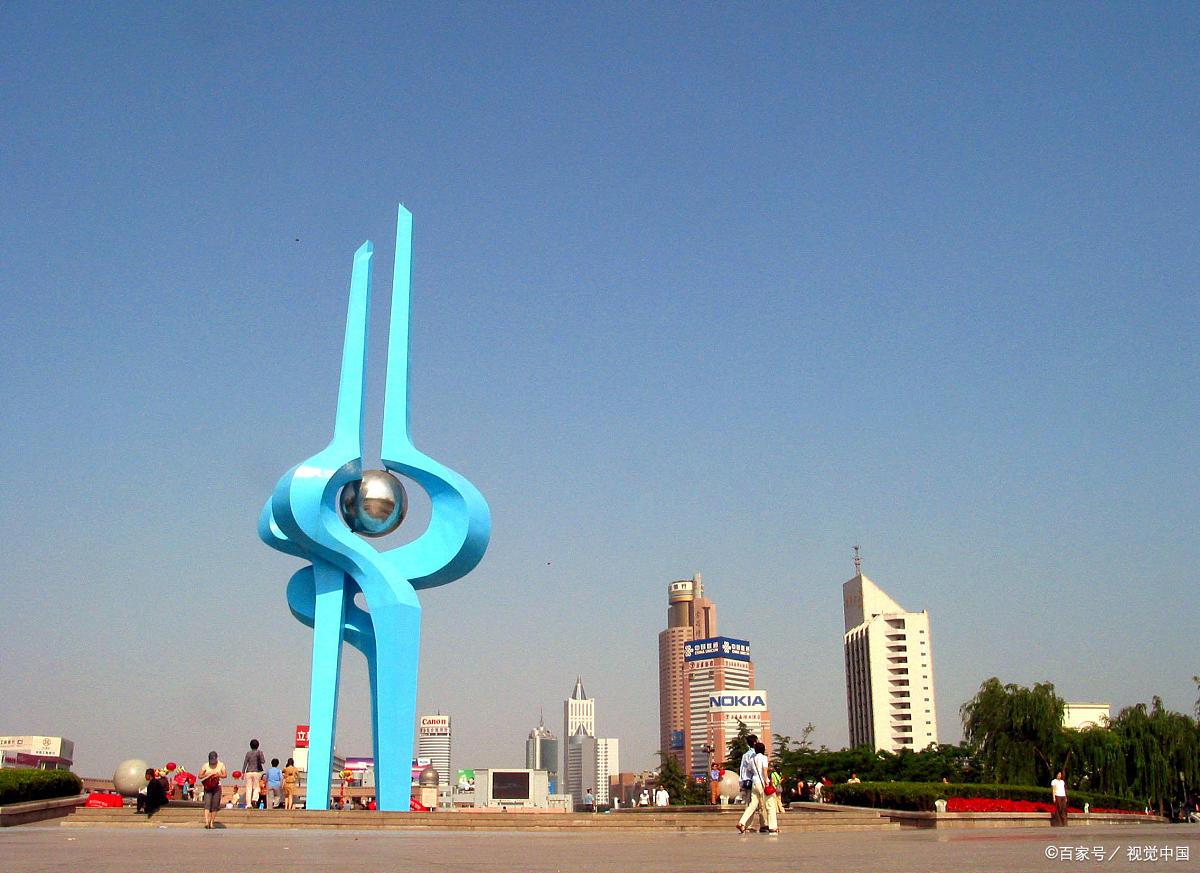 济南,这座拥有着深厚历史文化底蕴的城市,是一个值得一游的旅游胜地.