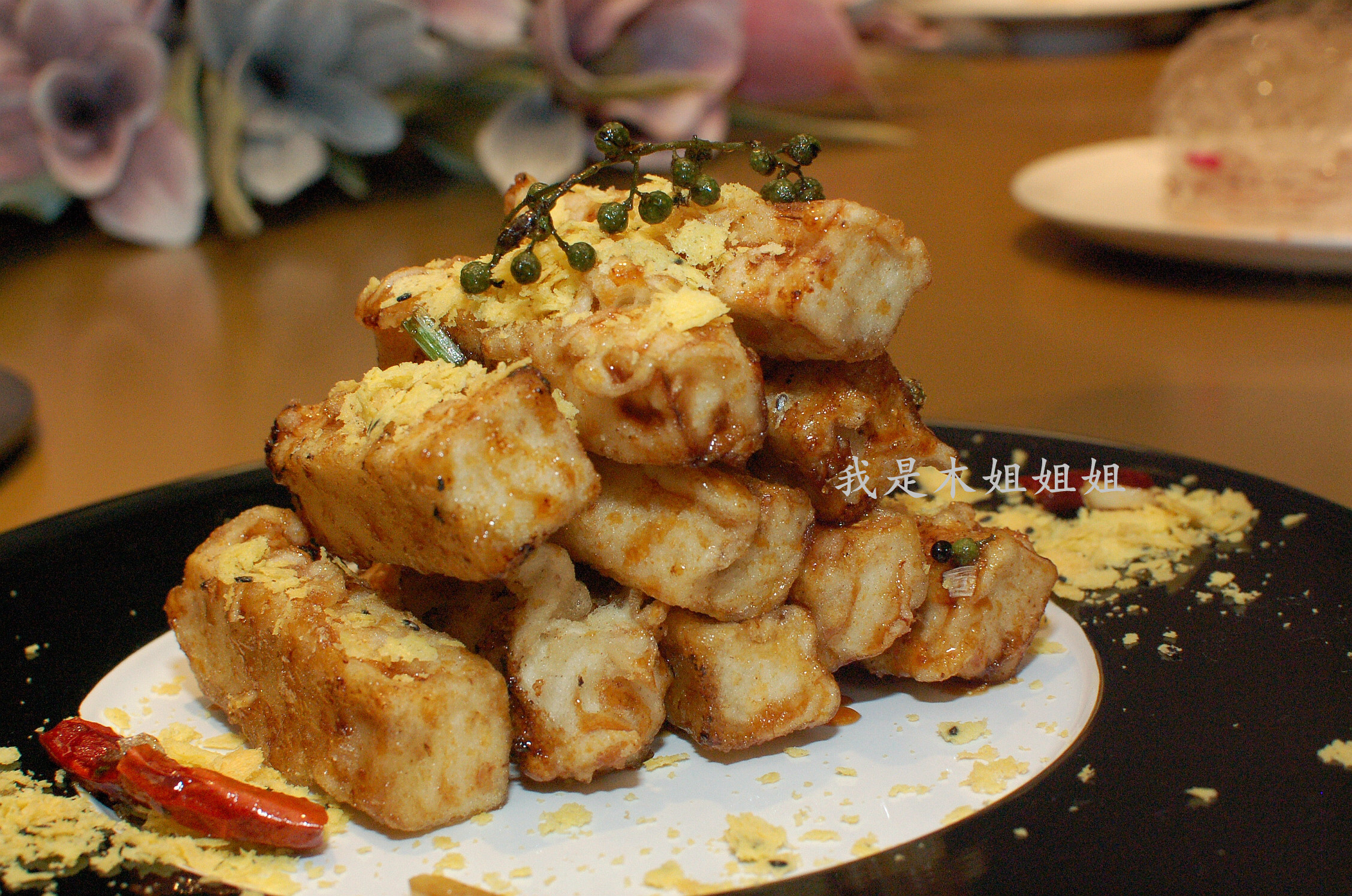 这桌饭集合了南北创意大菜,一盘佛跳墙鱼头就卖1288