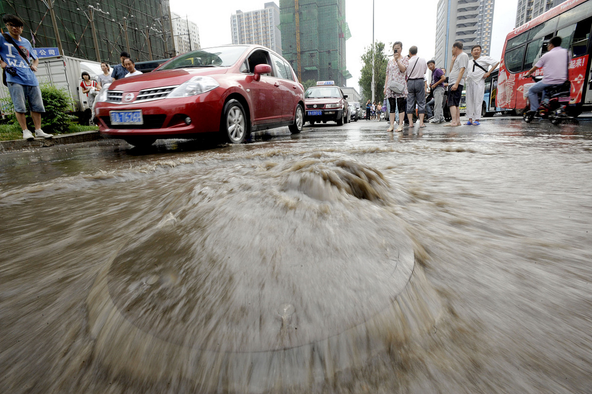 黑龙江再发暴雨红色预警# ,"牡丹江2023年第1号洪水"已形成,沿河伪刎