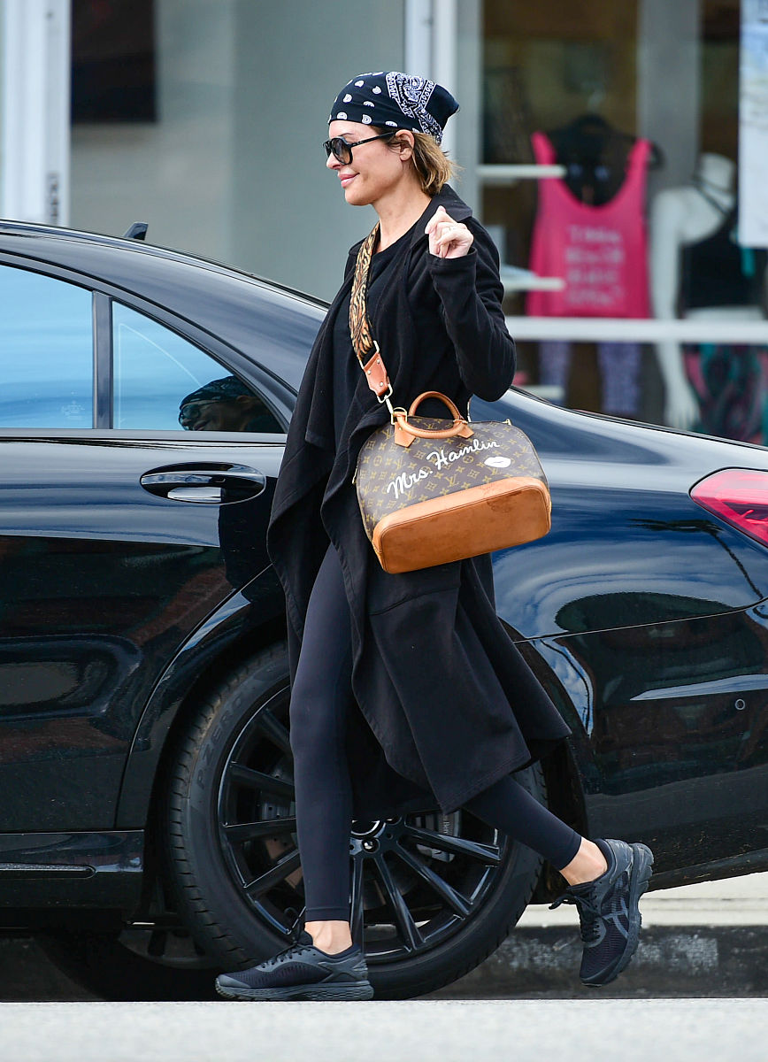 当地时间2020年3月12日,美国洛杉矶,丽莎·林娜(lisa rinna)街拍.