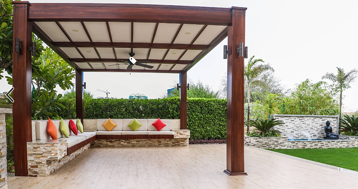 庭院案例:有竹子围墙,棕色碳化木廊架和文化石喷水池的私家花园