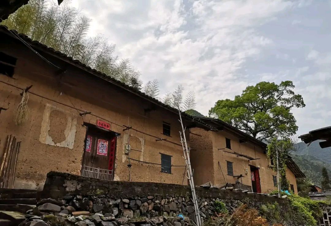 浙江常山泥瓦房古村落引注目