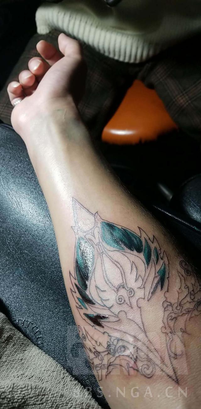 真爱粉!《魔兽世界》部落玩家晒血精灵徽记纹身历程