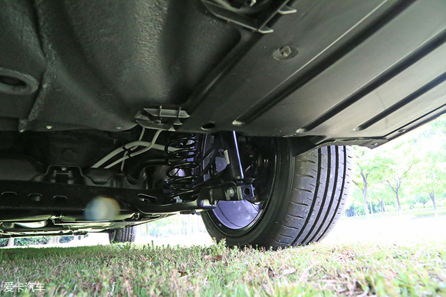 mqb平台新宠,爱卡测试上汽大众朗逸plus!