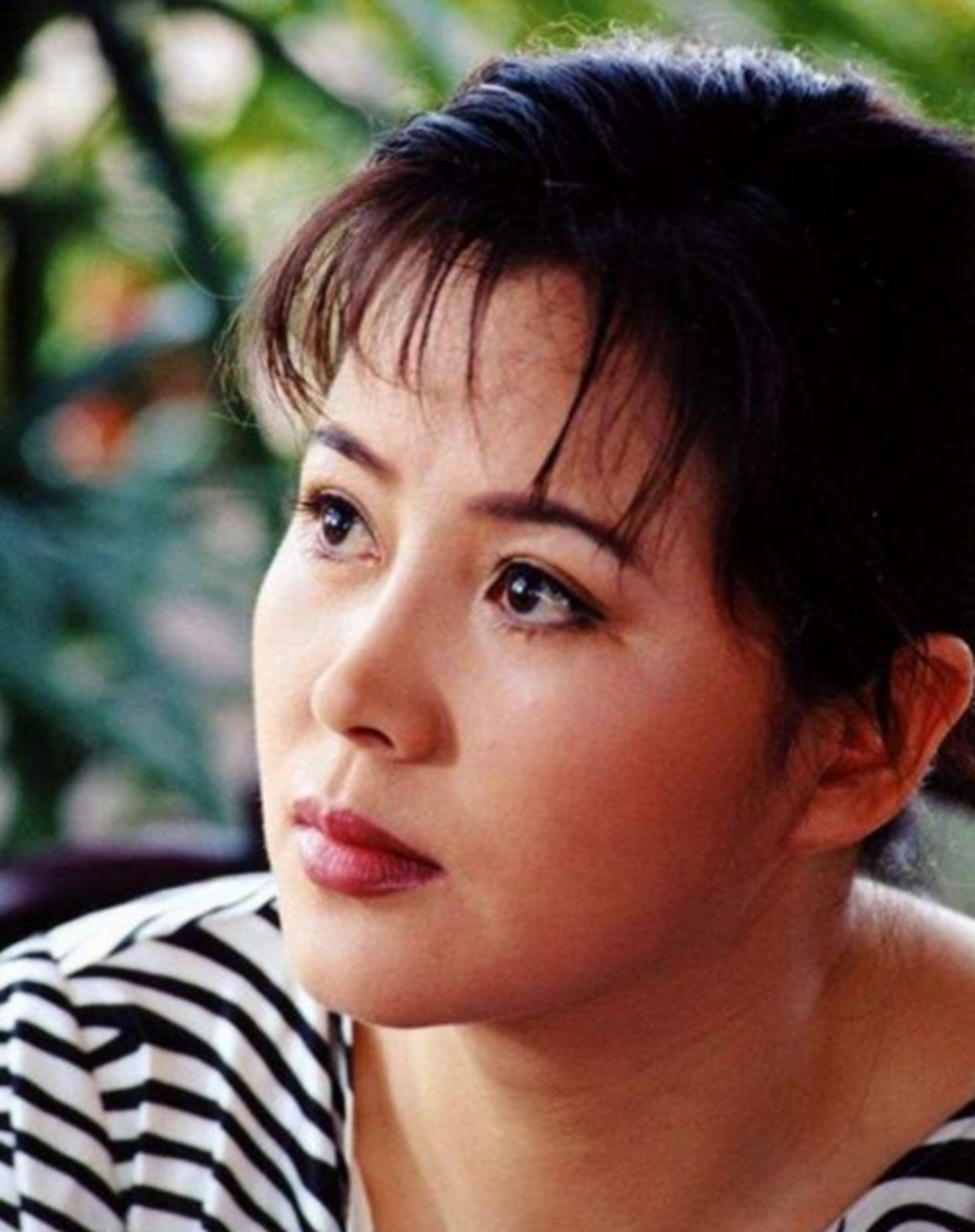 53岁的她曾因丈夫家暴带孩子净身出户,现徐娘未老风韵犹存!