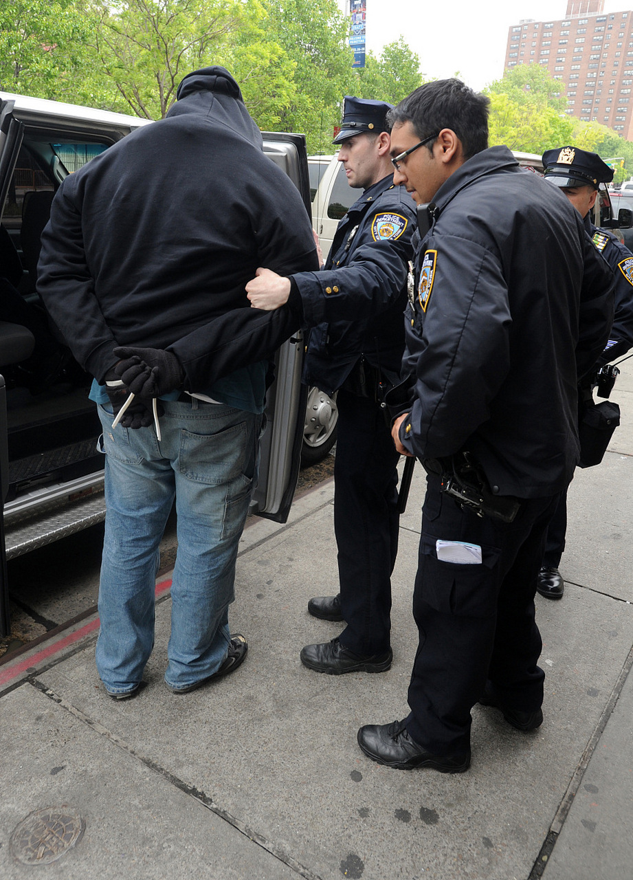 a股救市进入到第五阶段 警察下场抓人  资本市场往往是人类非理性行为