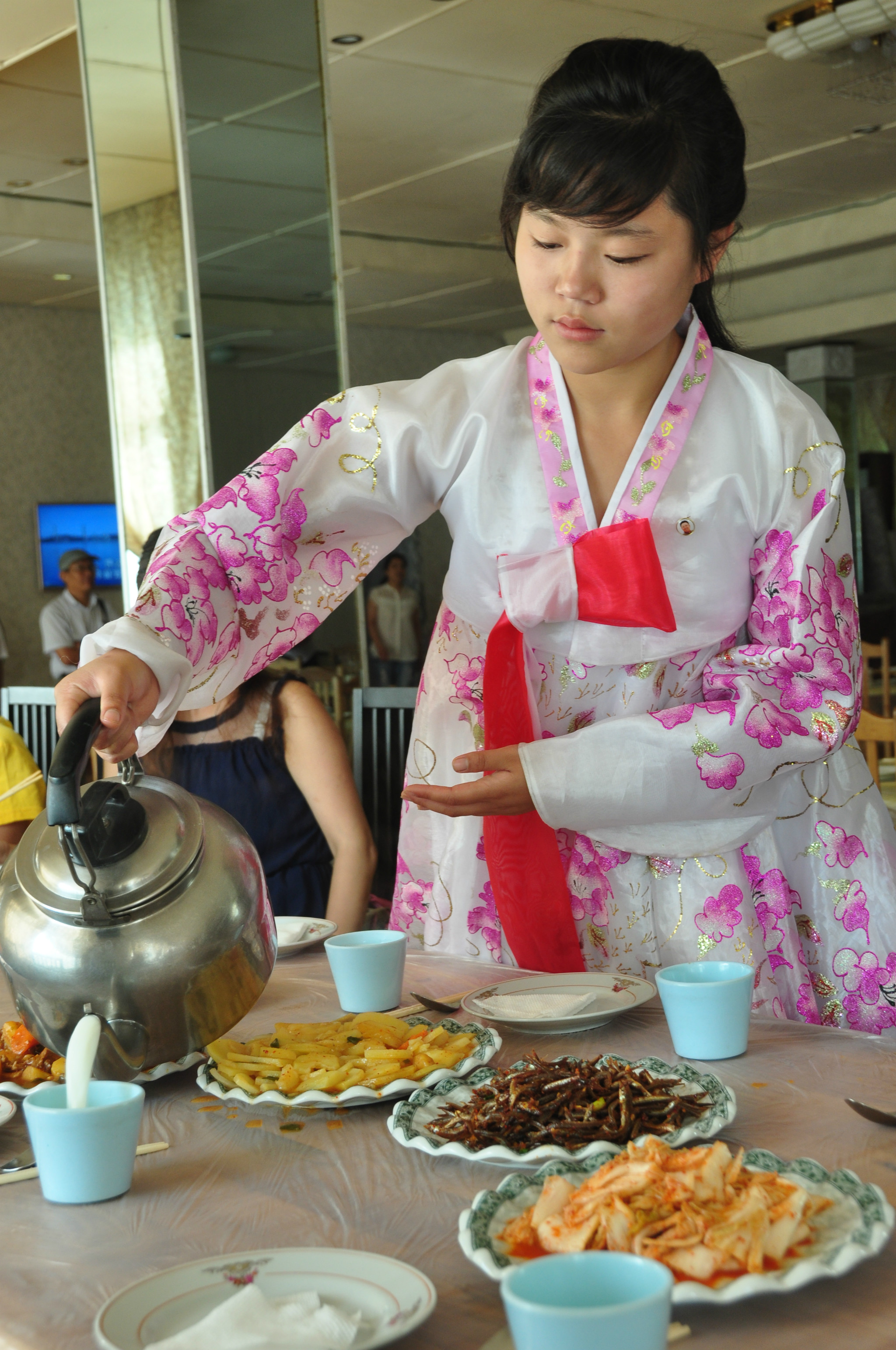 秦皇岛朝鲜服务员饭店图片