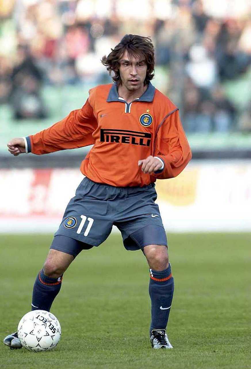 那些年受其影响,荷兰球员争相模仿扎辫子的好多,其中代表性的有卡伦布