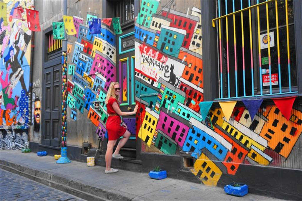 瓦尔帕莱索——被打翻的颜料盘的城市,涂鸦满天飞还很好看!